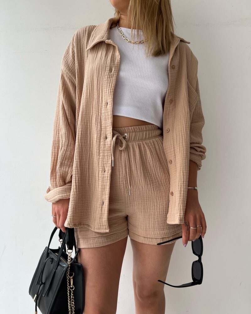 Casual Solid Color Shorts Outfit