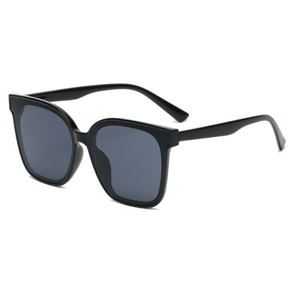 Unisex Retro Sunglasses: Trending Internet Celeb-Inspired Simplicity