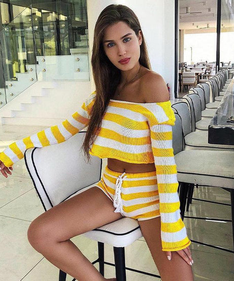 Knitted Striped Shorts Outfit - ForVanity sweaters outfits, women's outfits Sweaters Outfits