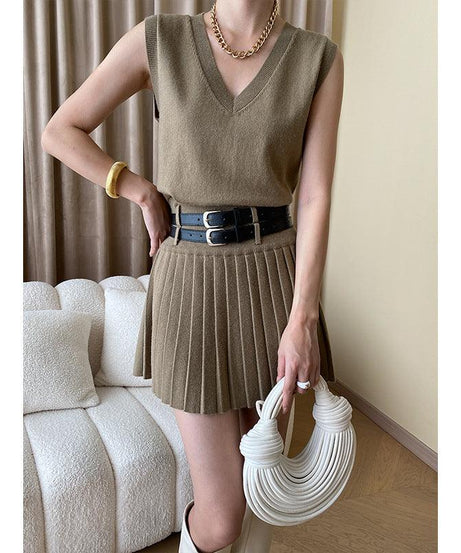Fashionable Knitted Vest Pleated Skirt Outfit - ForVanity skirt outfit, women's outfits Skirt Outfit