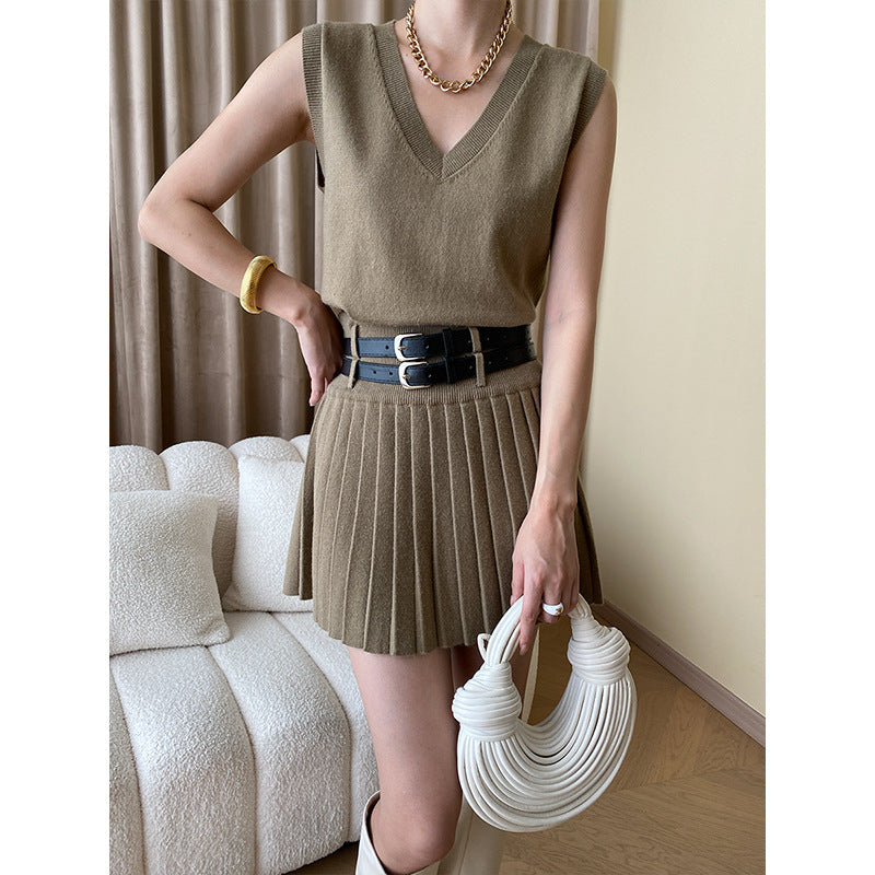 Fashionable Knitted Vest Pleated Skirt Outfit