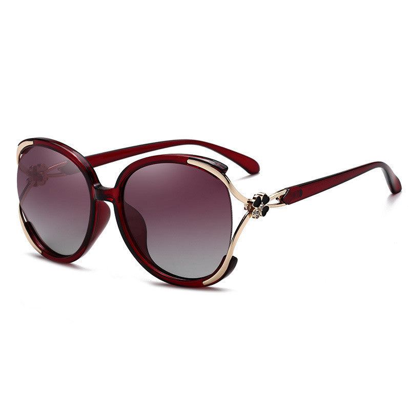 Chic Polarized Sunglasses for Women: Perfect for Travel & Parties