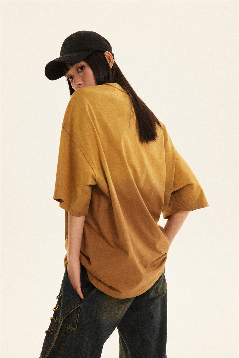 Women's Gradient Color Oversized Tee - Casual Cool with a Unique Twist